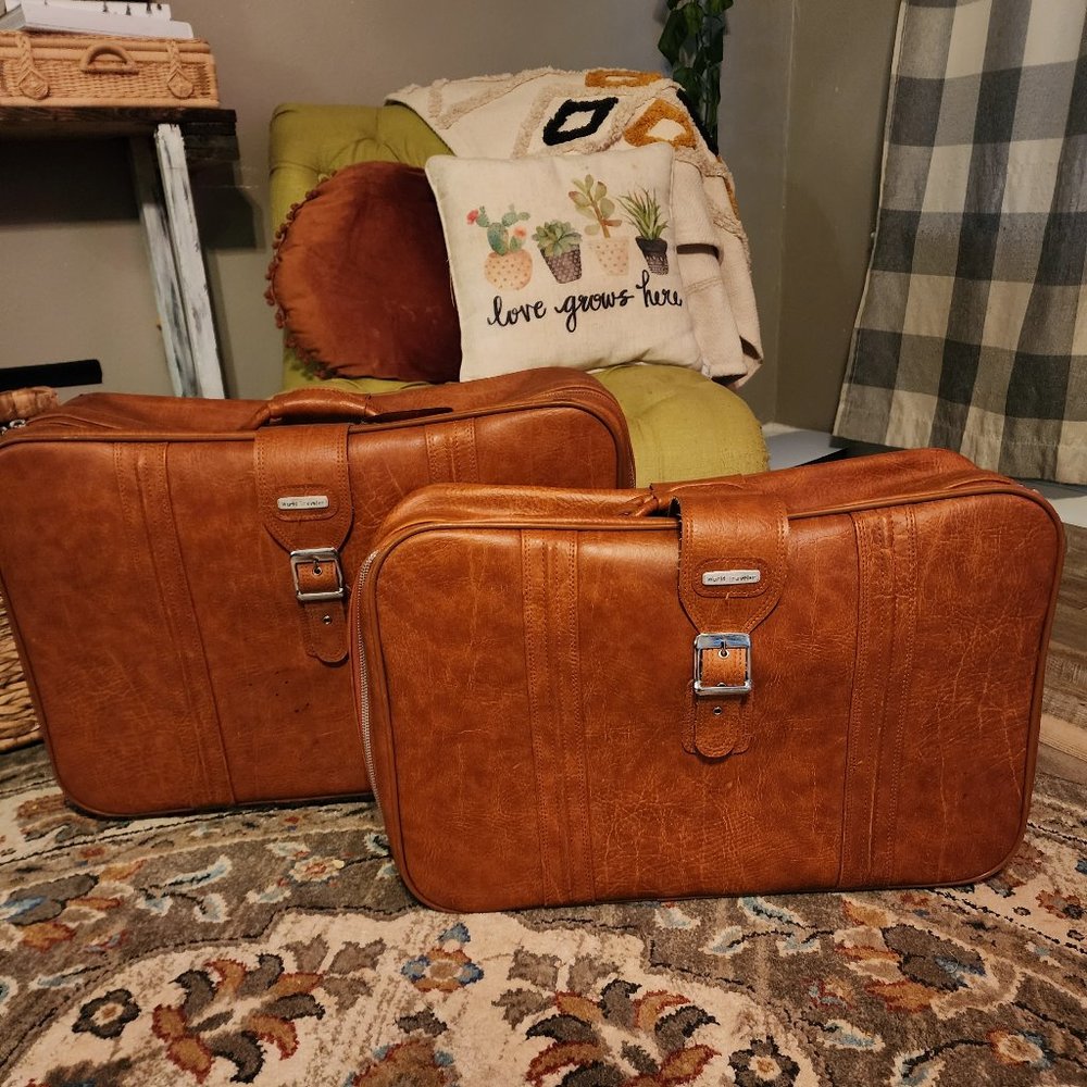Vintage World Traveler Leather Luggage